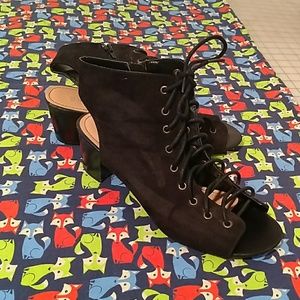 Bamboo 8.5 black lace up boot/heels